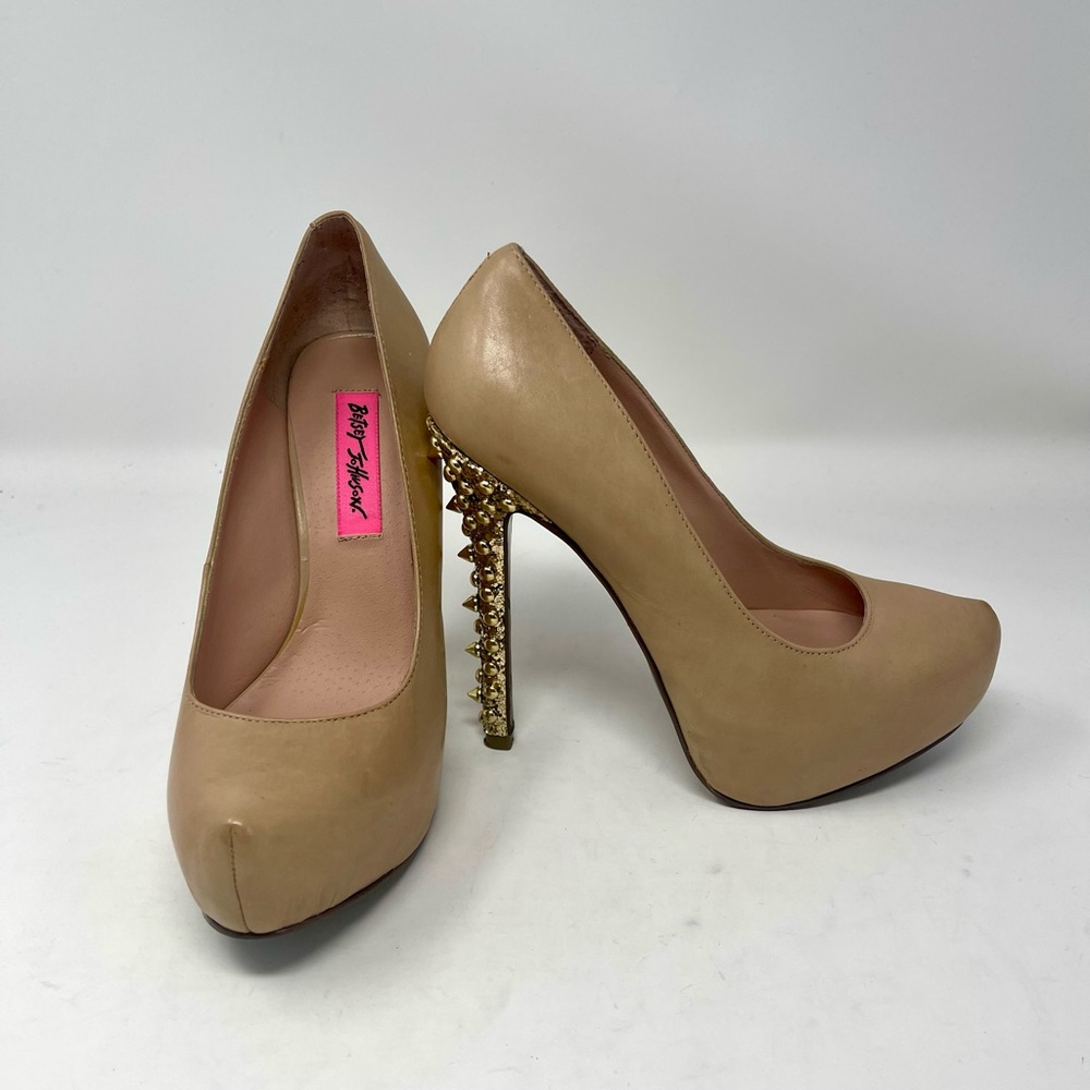 Betsey Johnson statement heels!